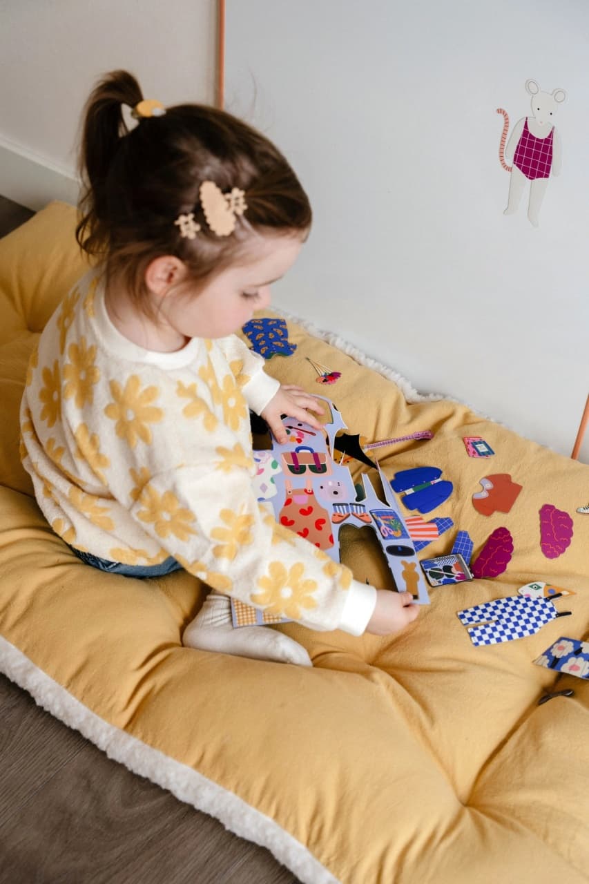 Joc Magnetic "Meserii Creative" – Explorează Lumea Artelor! - Imaginea 2