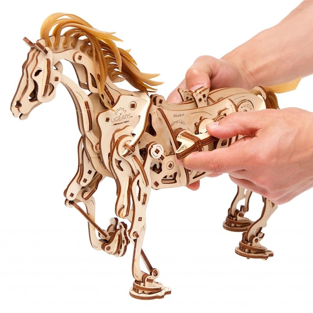 Ugears Cal Mecanoid – Puzzle 3D Mecanic din Lemn cu Auto-Propulsie, 410 piese din lemn - Imaginea 3