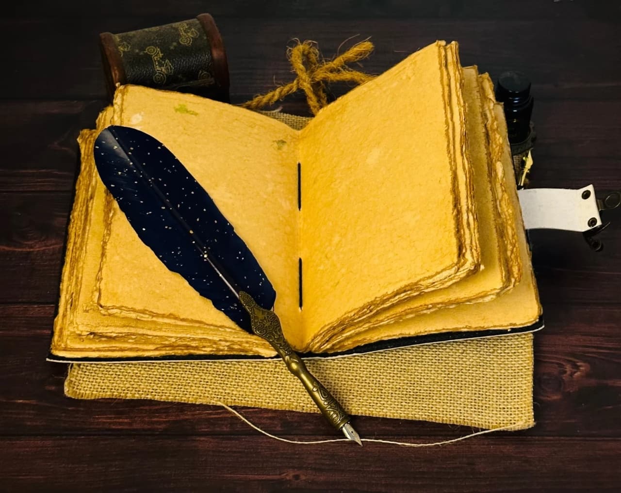 Jurnal Vintage din Piele Grimoire – Model Busolă Antică (Compass) - Imaginea 4