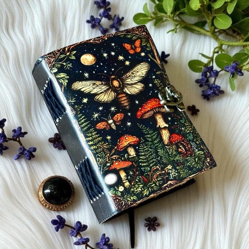 Jurnal Vintage din Piele Grimoire – Model Ciuperci de Noapte - Imaginea 2