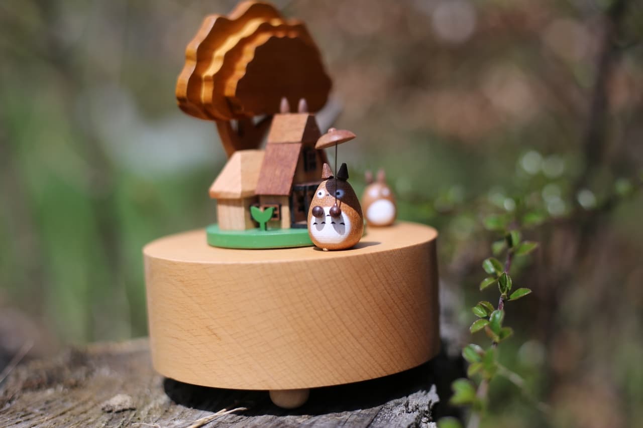 Cutiuta Muzicală Rotativă din Lemn de Fag – Design "Poveste în Pădure" - Imaginea 4