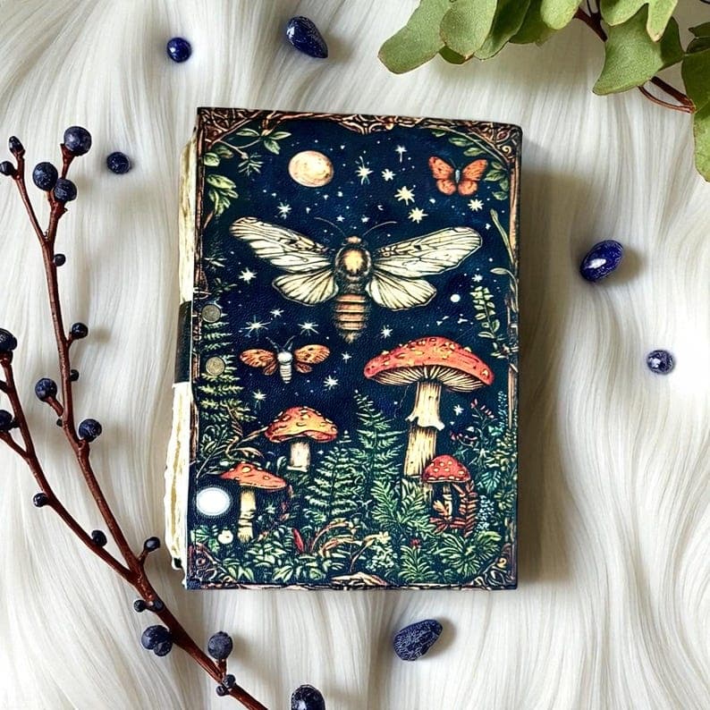 Jurnal Vintage din Piele Grimoire – Model Ciuperci de Noapte - Imaginea 3