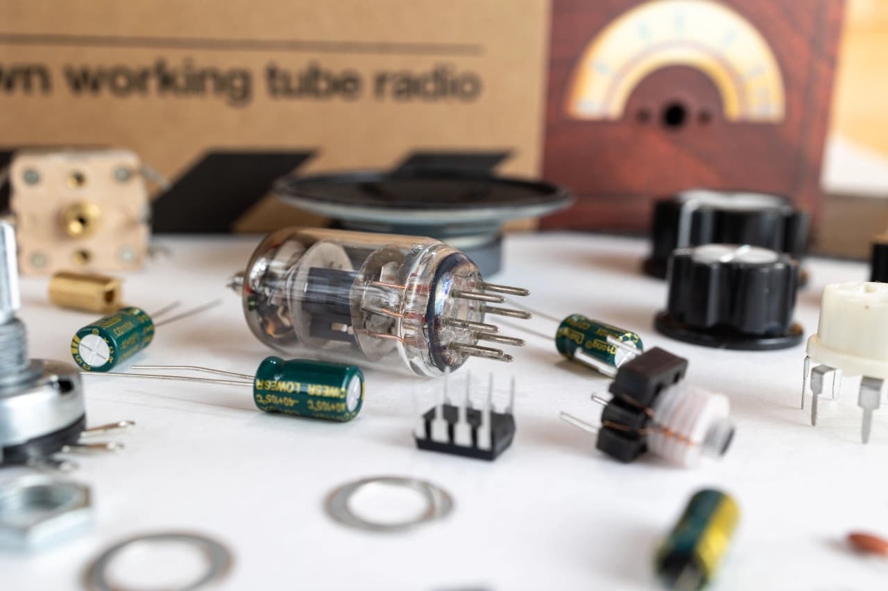 Kit Radio Tube EIGHT Innovation – Propriul Radio pe Lampi (Vacuum Tube) - Imaginea 3