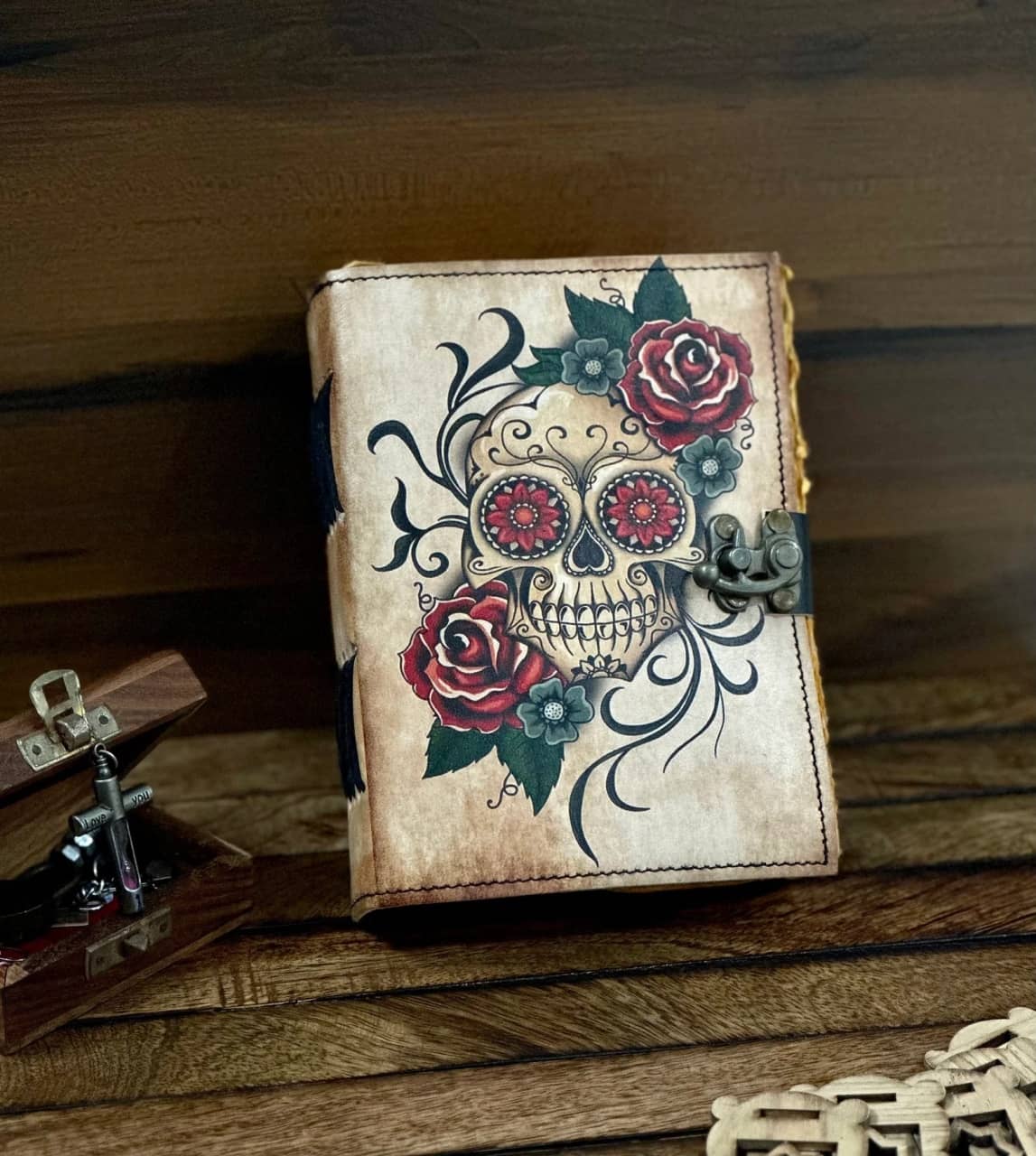 Jurnal Vintage din Piele Grimoire – Model „Sugar Skull & Roses”