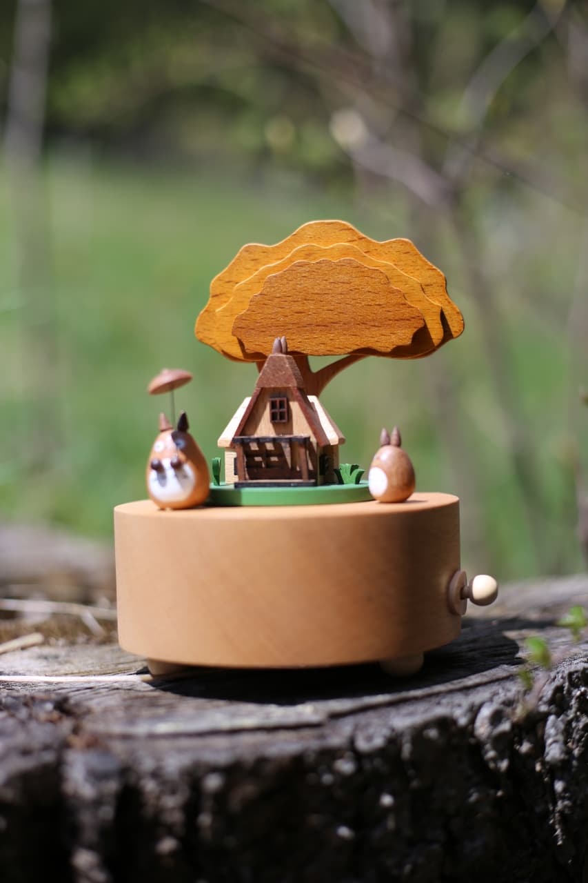 Cutiuta Muzicală Rotativă din Lemn de Fag – Design "Poveste în Pădure" - Imaginea 3