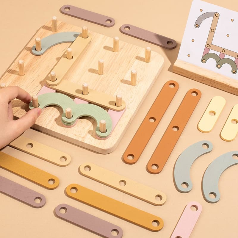 Joc Creativ Montessori, Placă cu Pini și Forme Geometrice din Lemn - Imaginea 4